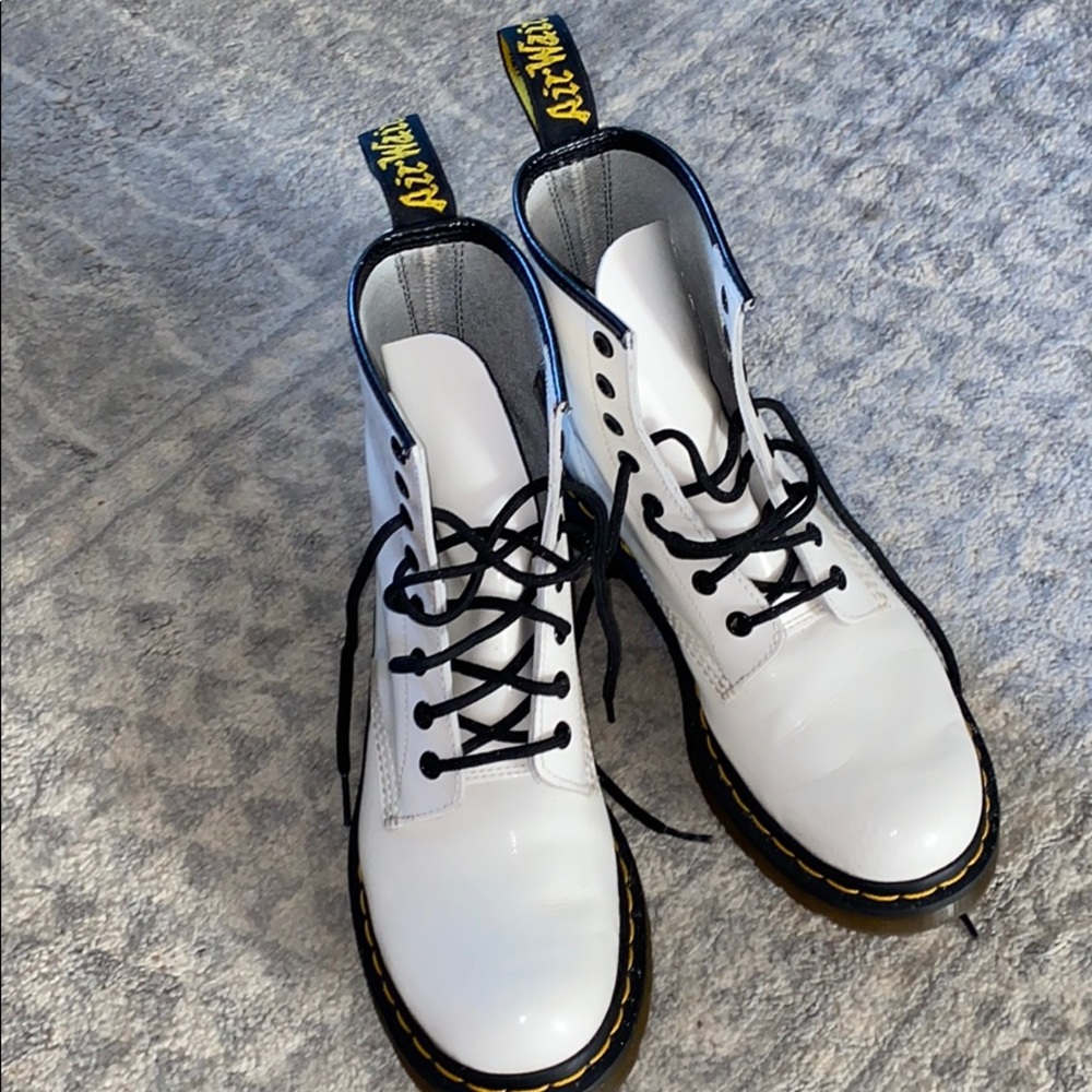 🤍 white Doc Marten’s 🤍